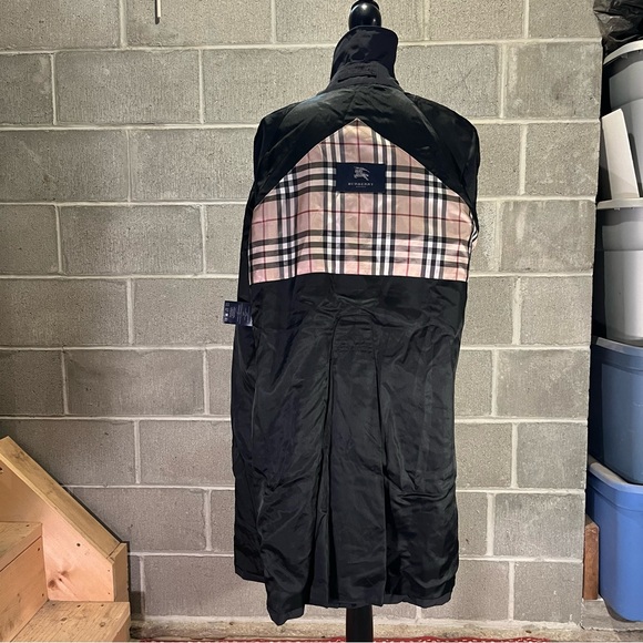 Burberry trench coat. - Picture 8 of 16